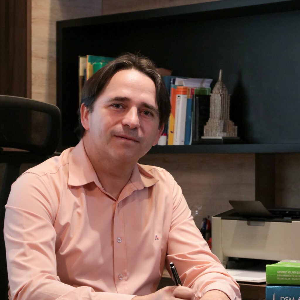 Dr. Kleber Oliveira, psiquiatra